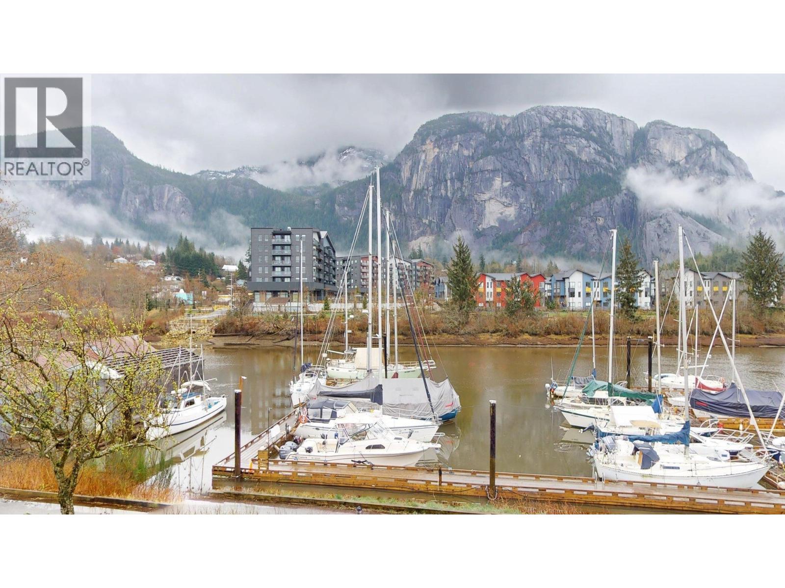202 1468 PEMBERTON AVENUE, Squamish