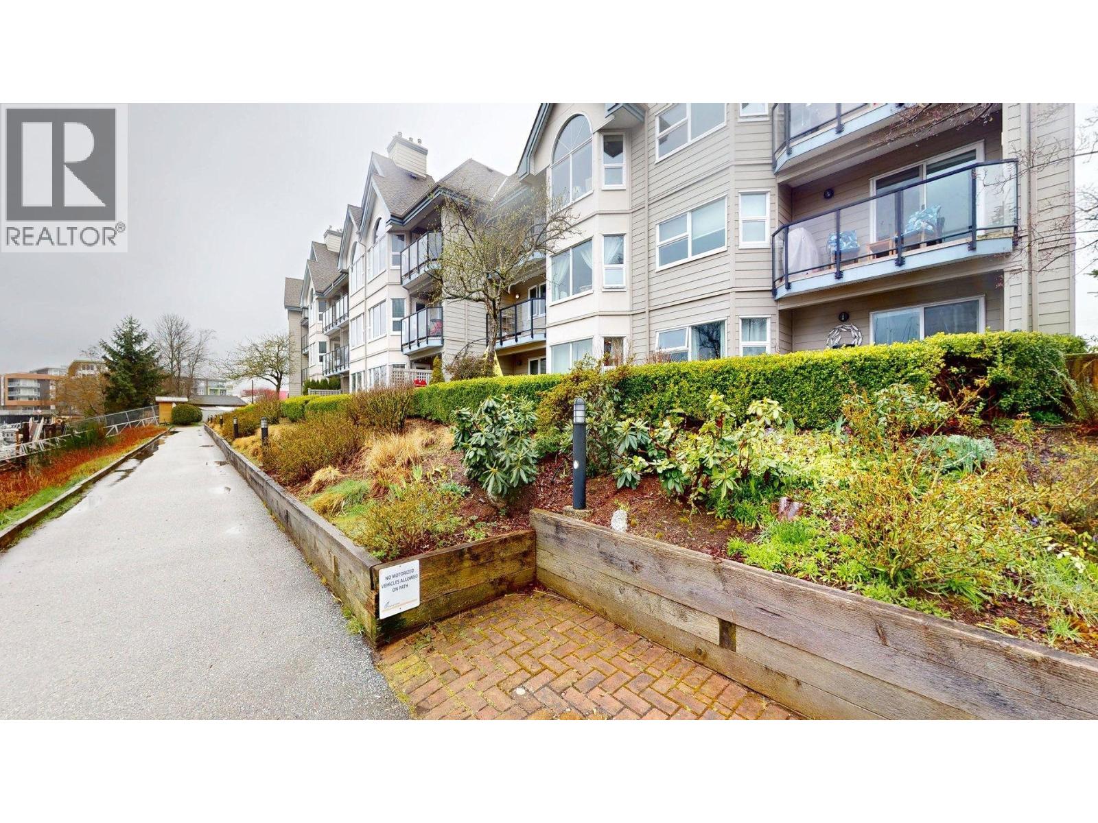 202 1468 PEMBERTON AVENUE, Squamish