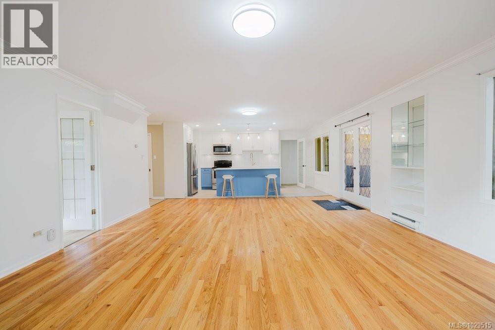 4815 CORDOVA BAY RD - 12