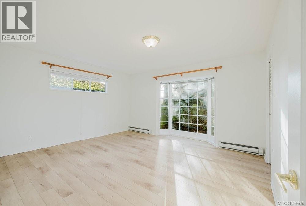 4815 CORDOVA BAY RD - 19