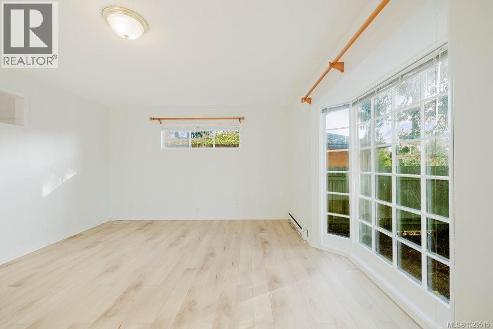 4815 CORDOVA BAY RD - 20