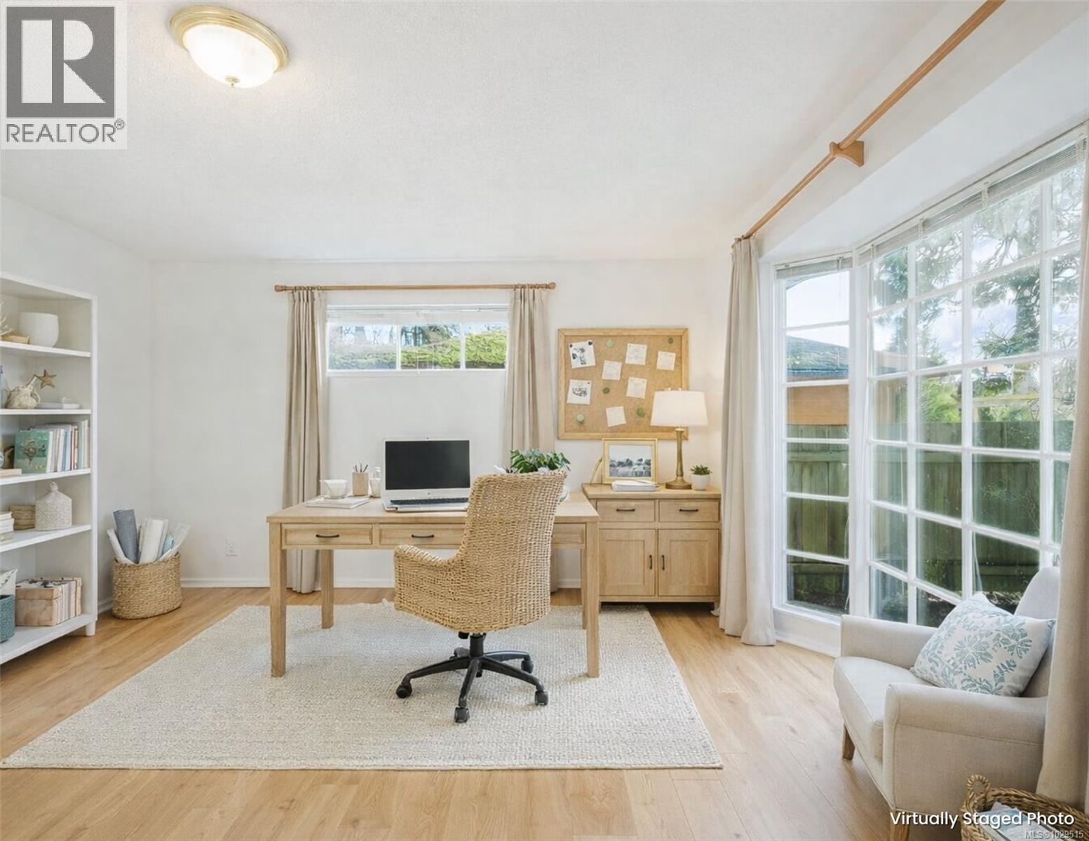 4815 CORDOVA BAY RD - 22