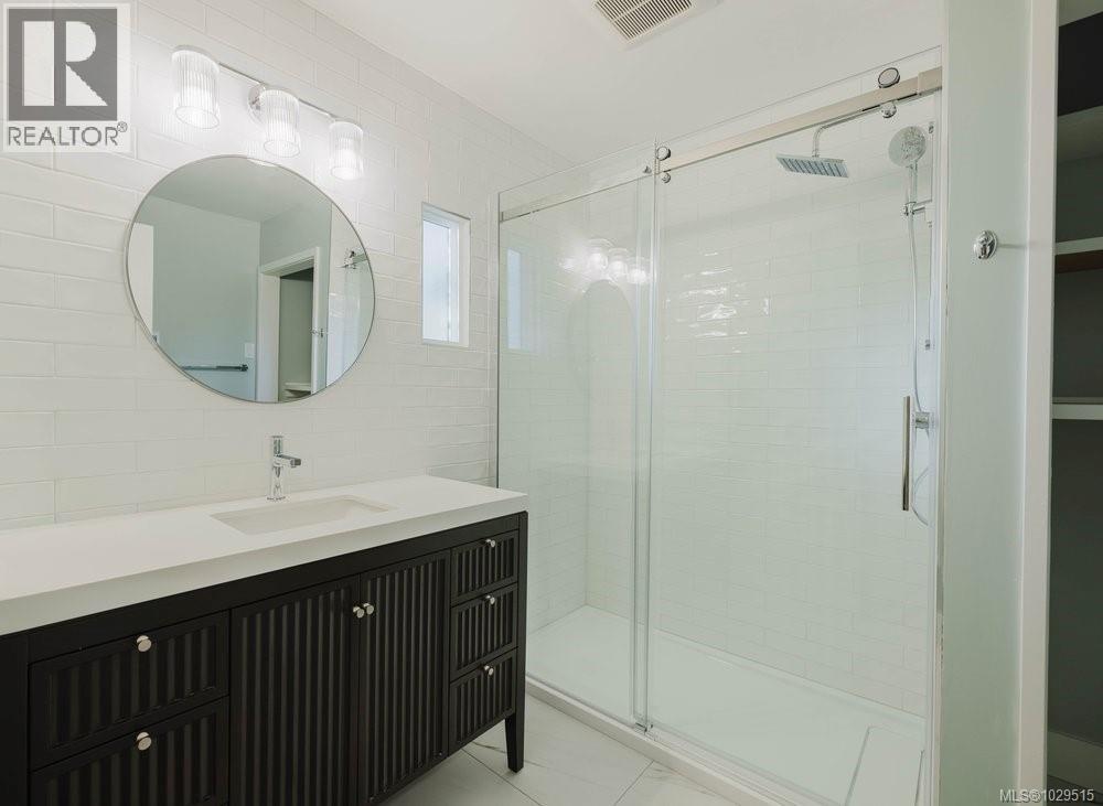 4815 CORDOVA BAY RD - 24