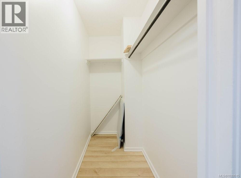 4815 CORDOVA BAY RD - 26