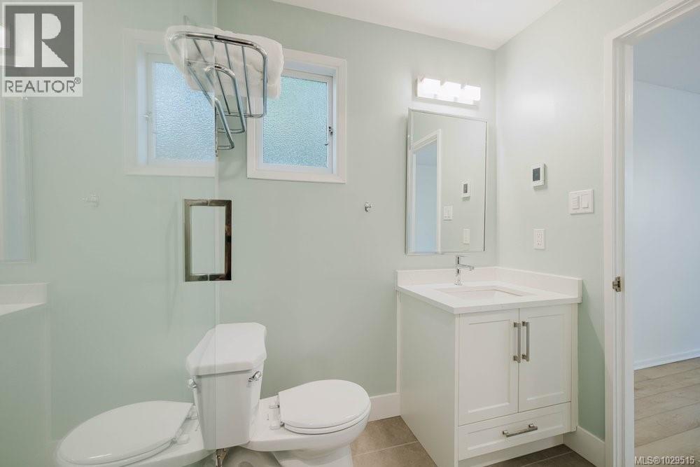 4815 CORDOVA BAY RD - 29