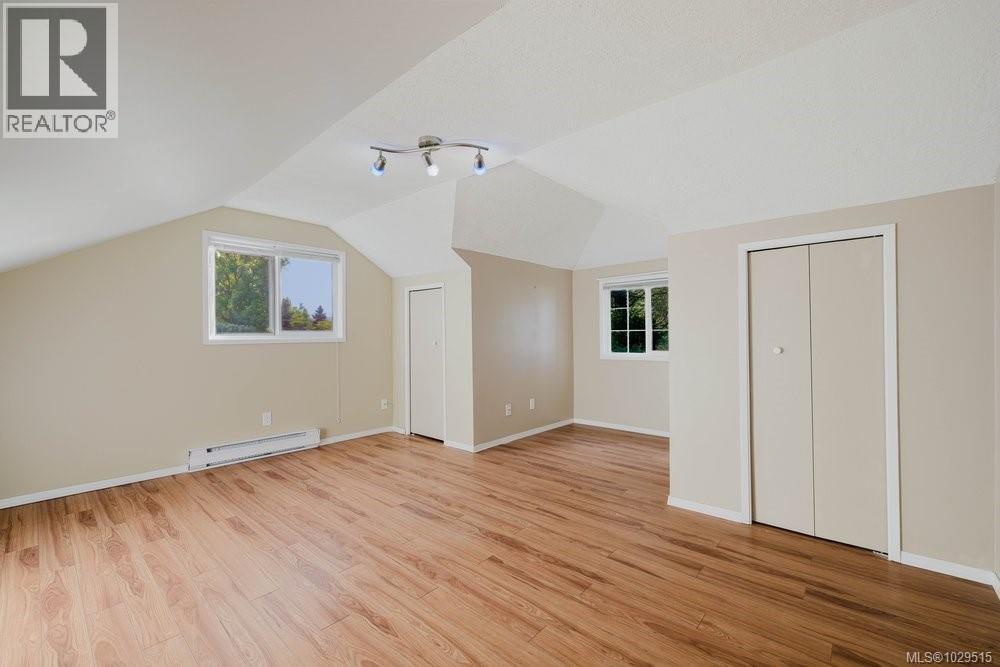 4815 CORDOVA BAY RD - 31