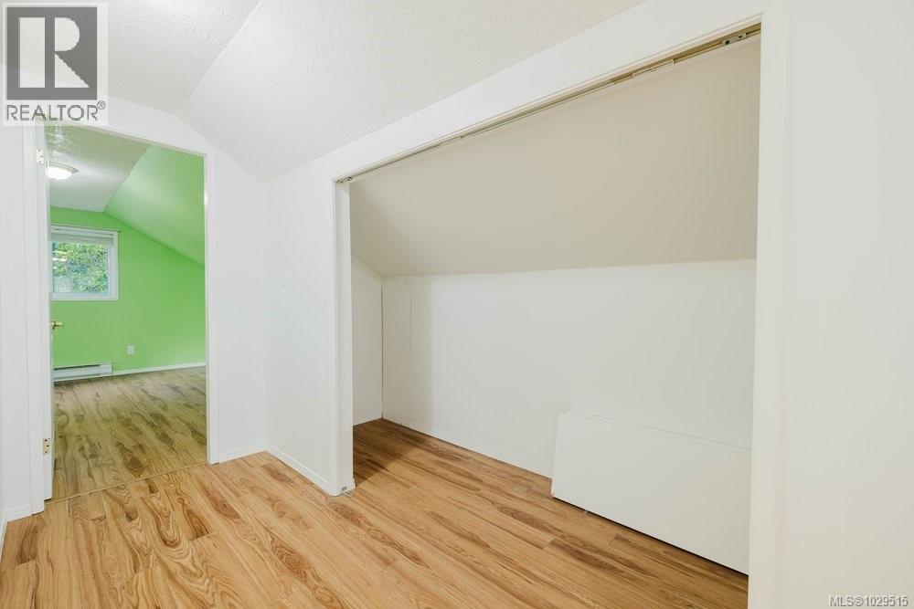 4815 CORDOVA BAY RD - 33