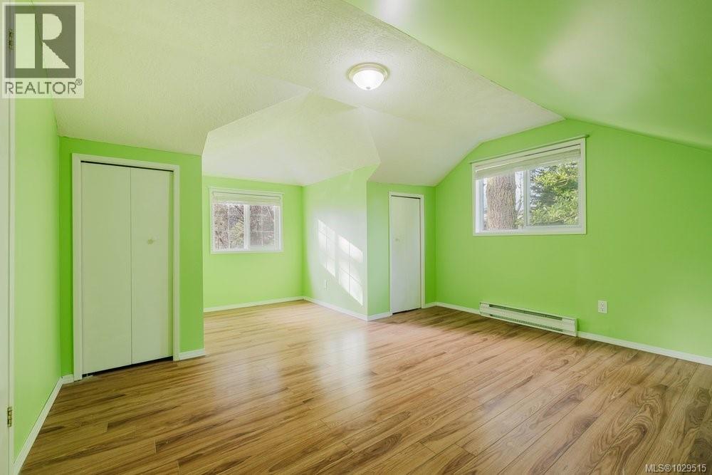 4815 CORDOVA BAY RD - 34