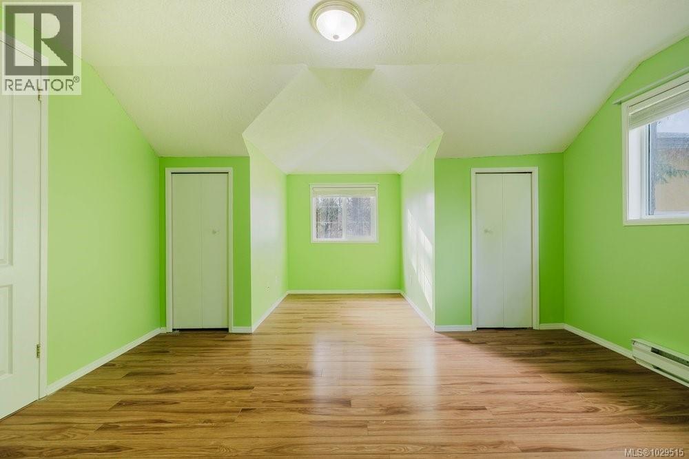 4815 CORDOVA BAY RD - 35