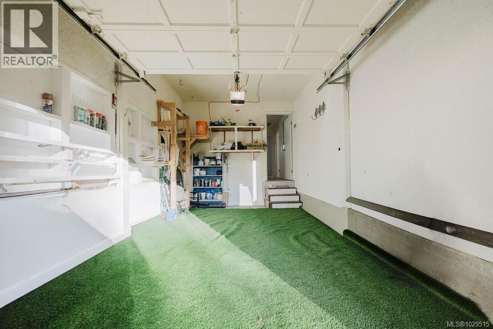 4815 CORDOVA BAY RD - 38