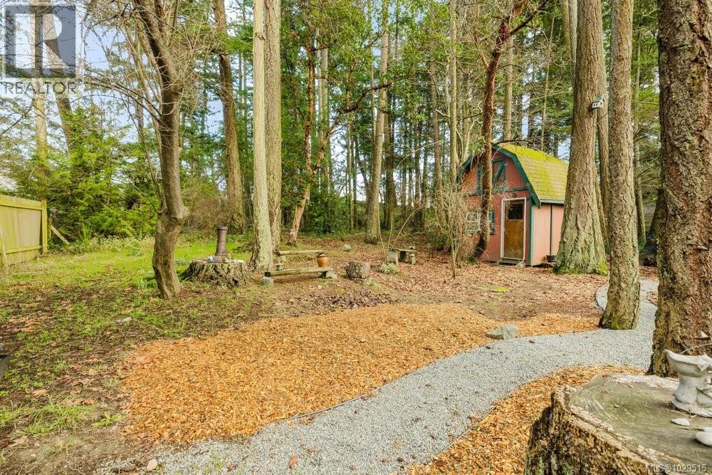 4815 CORDOVA BAY RD - 42