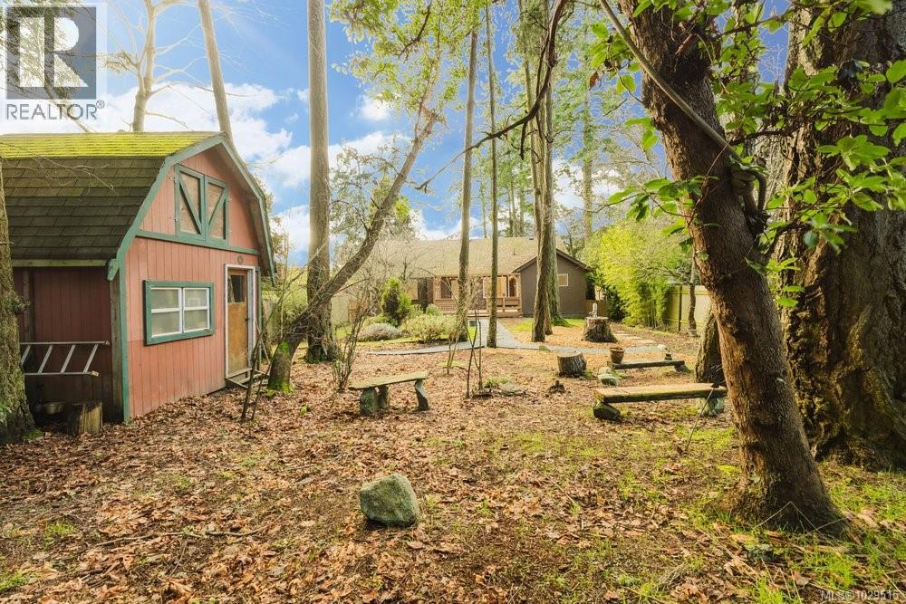 4815 CORDOVA BAY RD - 43