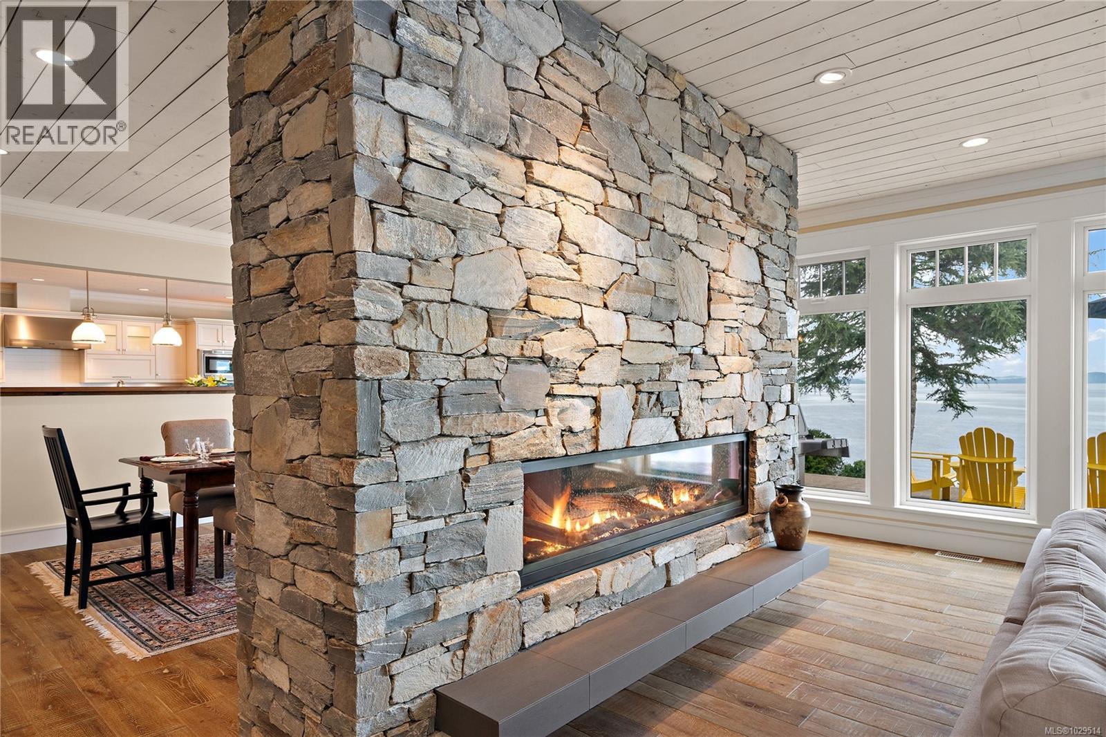  8401 Lochside Drive, Central Saanich