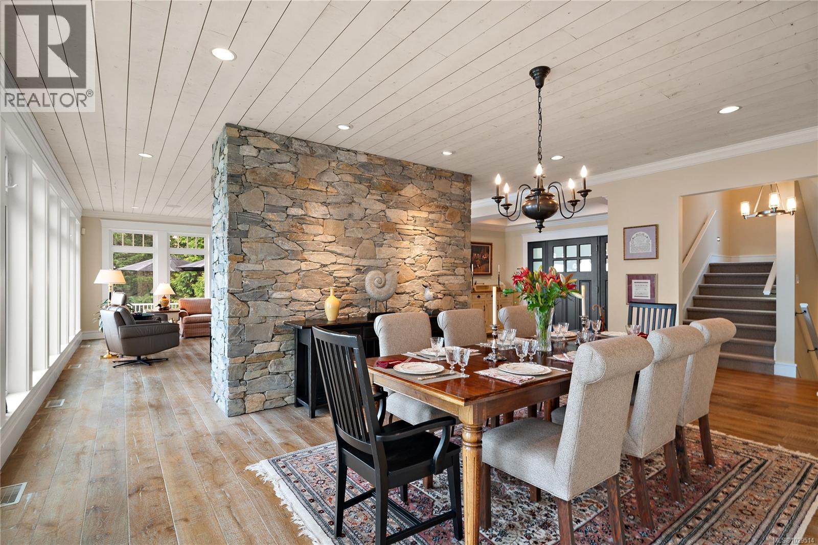  8401 Lochside Drive, Central Saanich