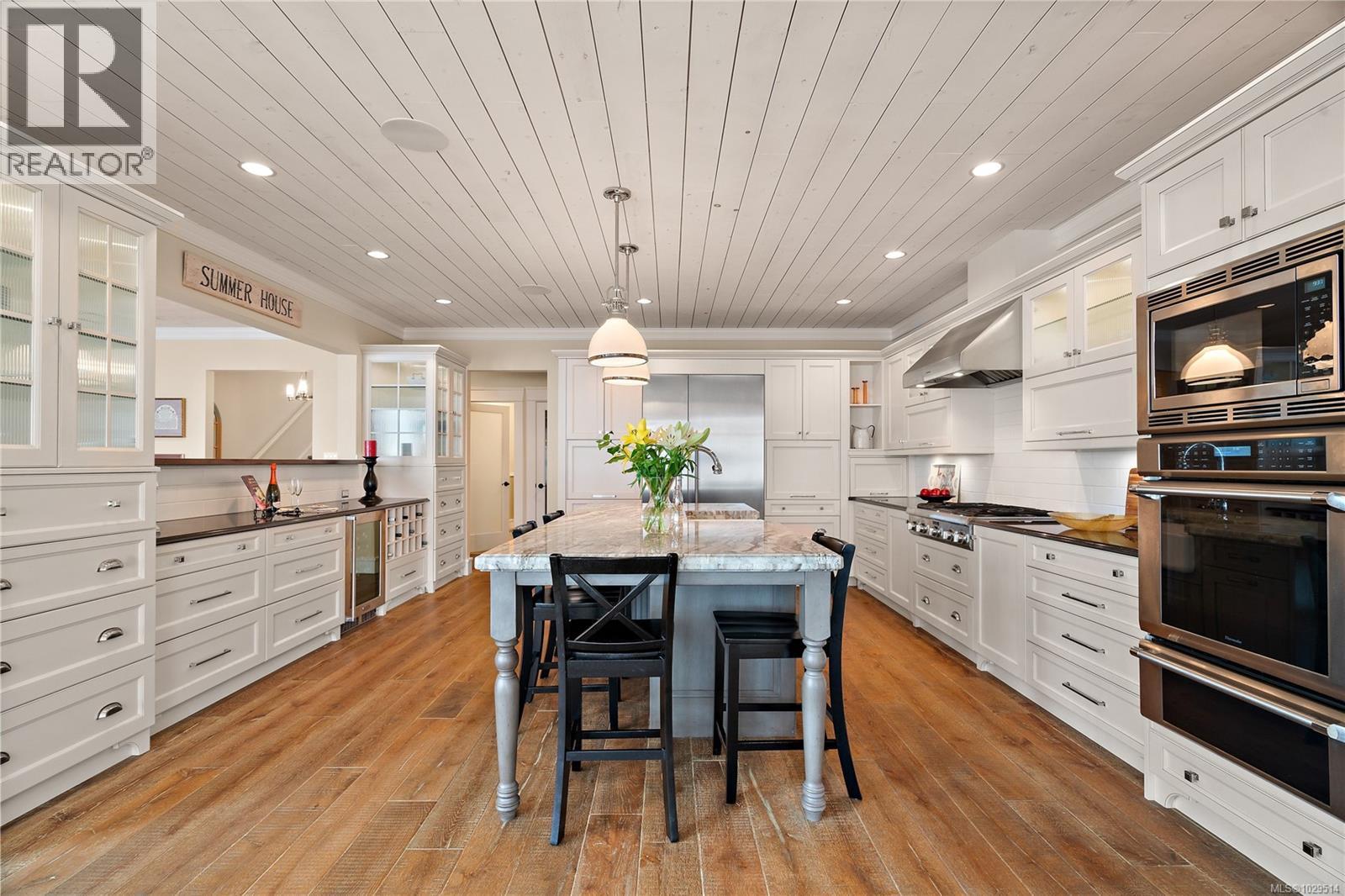  8401 Lochside Drive, Central Saanich