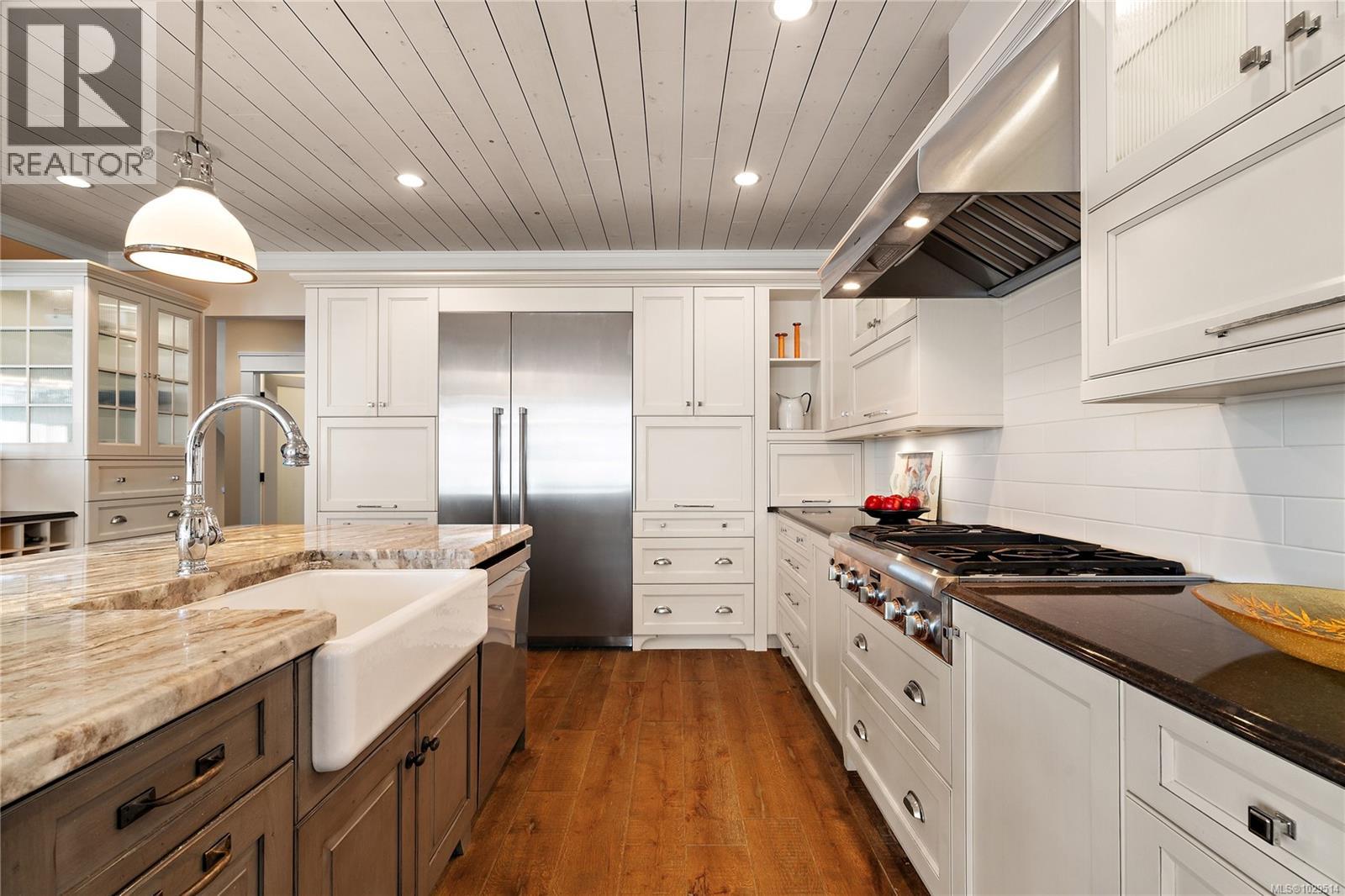  8401 Lochside Drive, Central Saanich