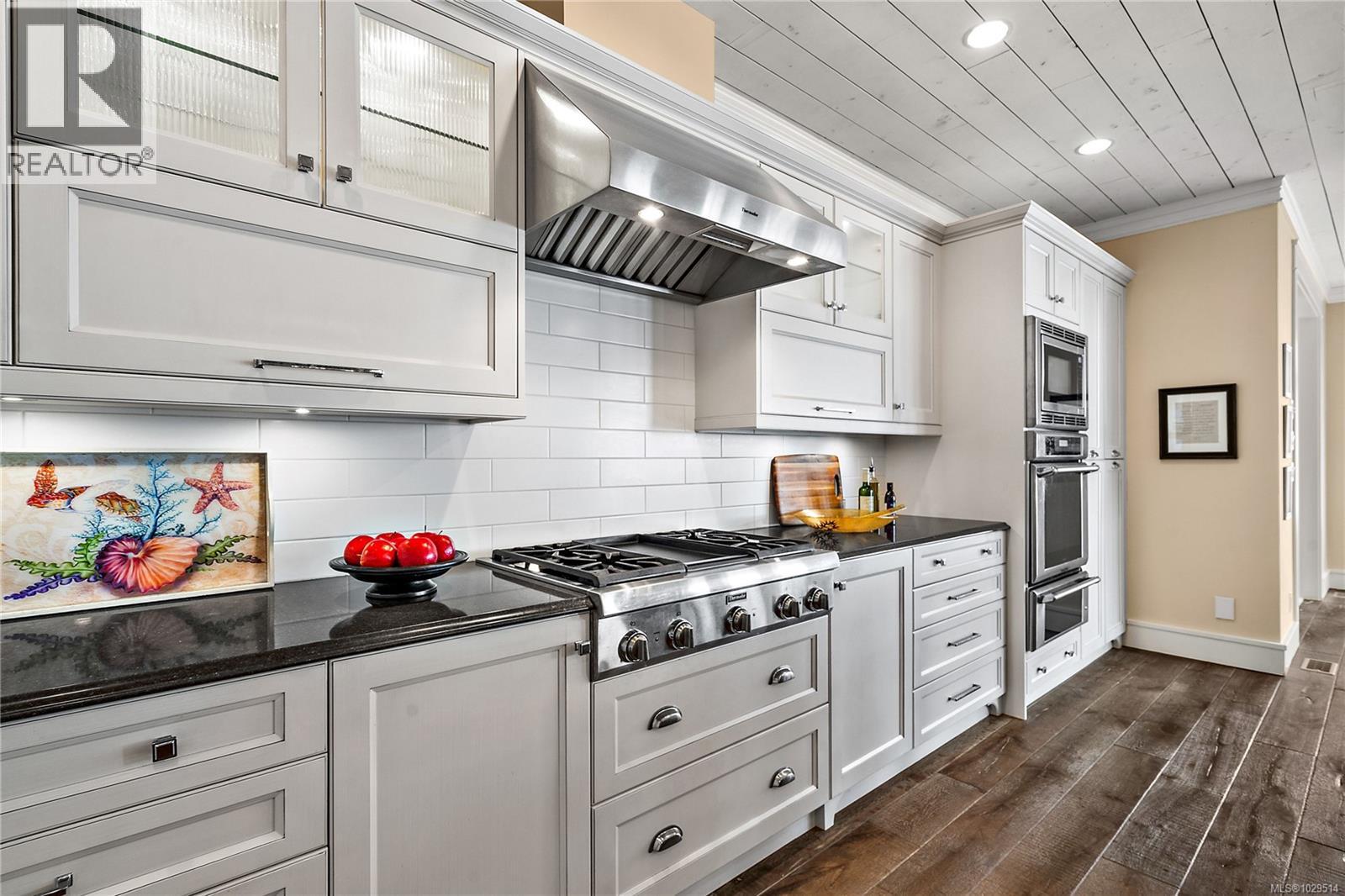  8401 Lochside Drive, Central Saanich