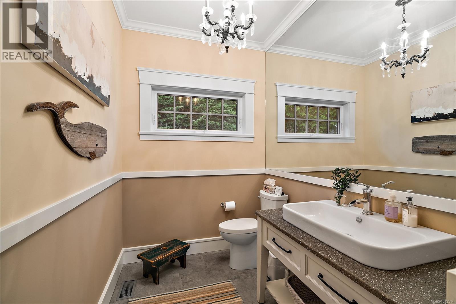  8401 Lochside Drive, Central Saanich