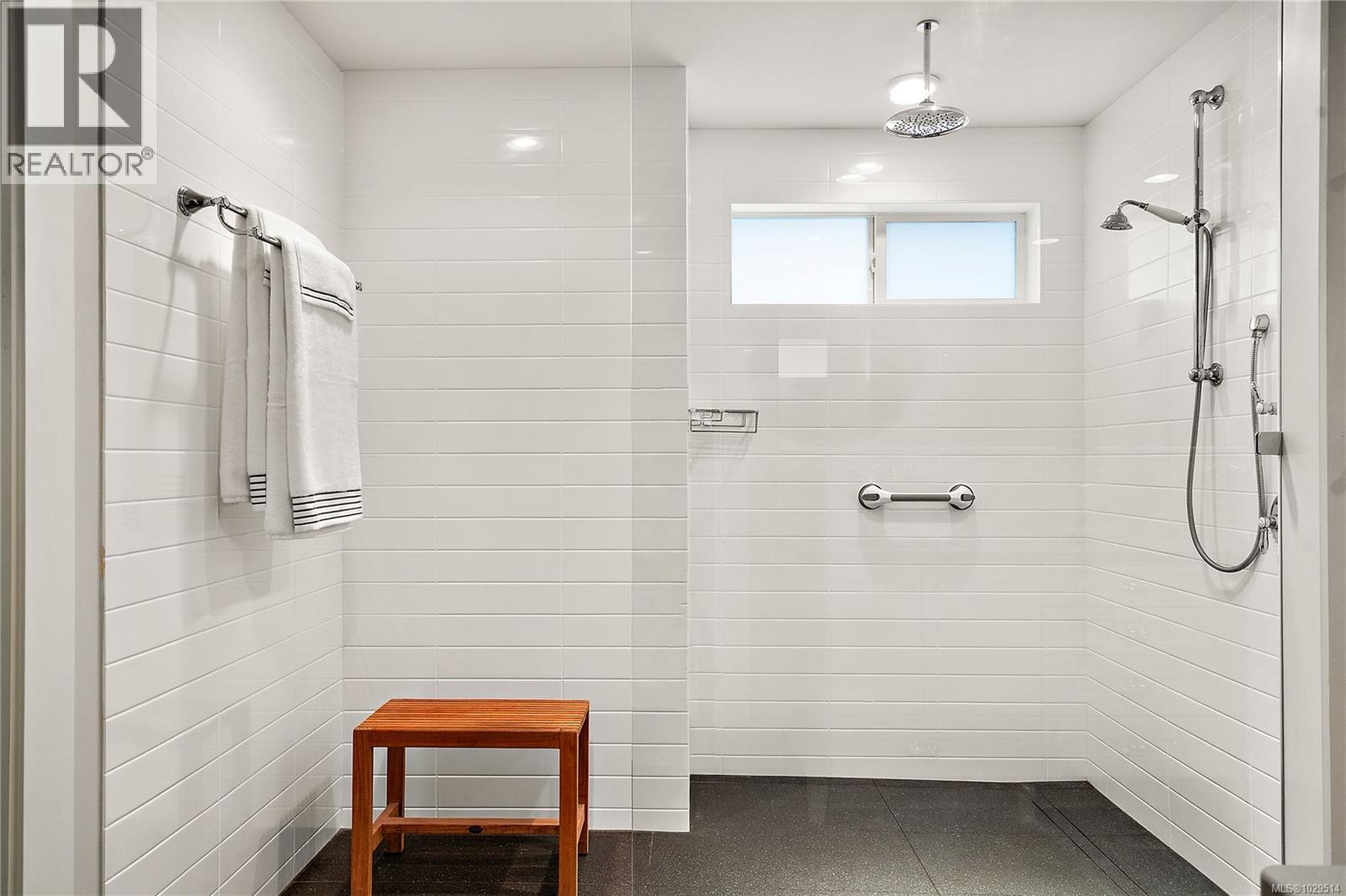  8401 Lochside Drive, Central Saanich