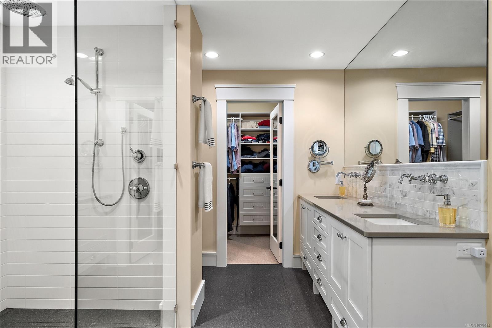  8401 Lochside Drive, Central Saanich