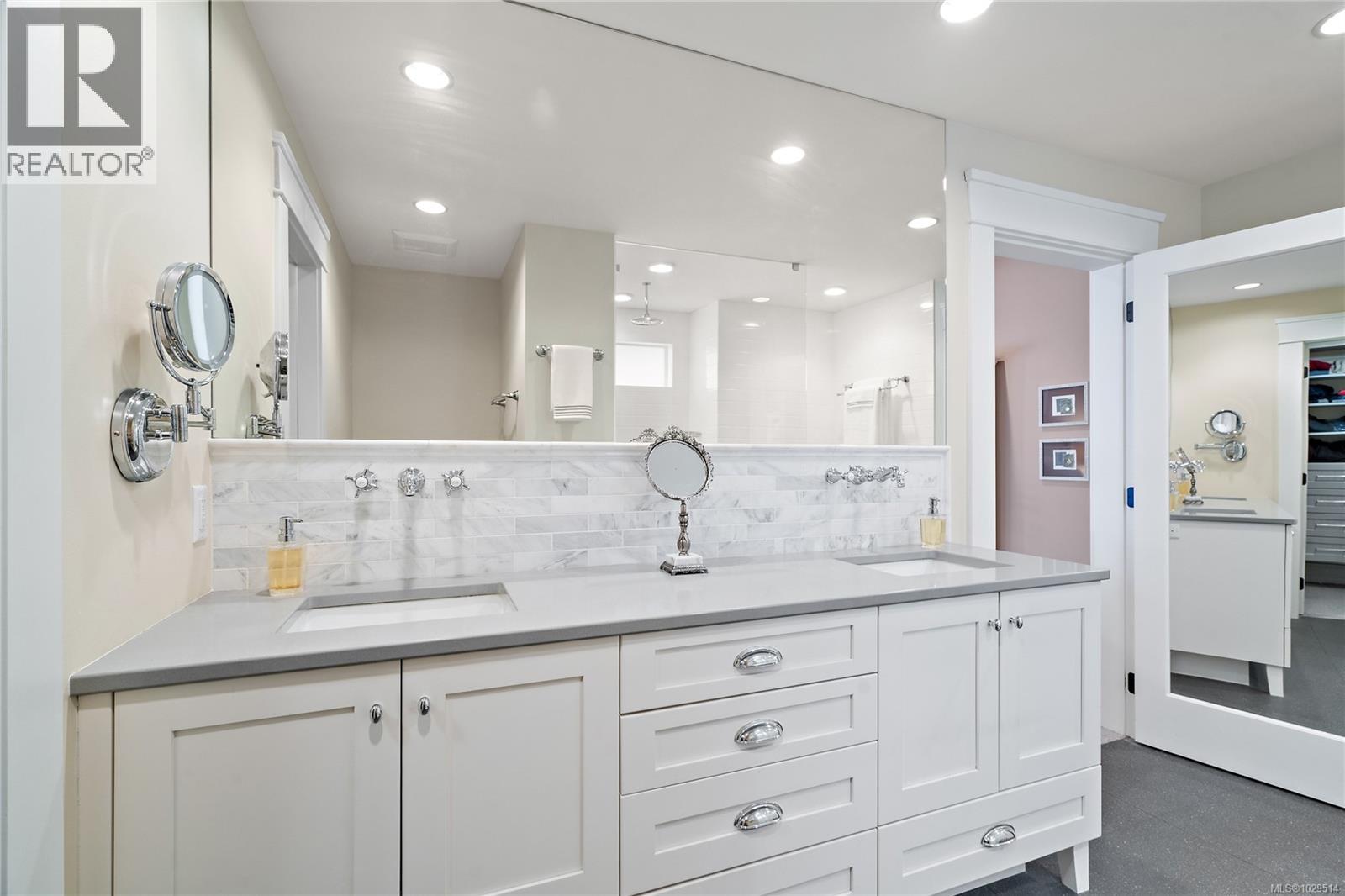  8401 Lochside Drive, Central Saanich