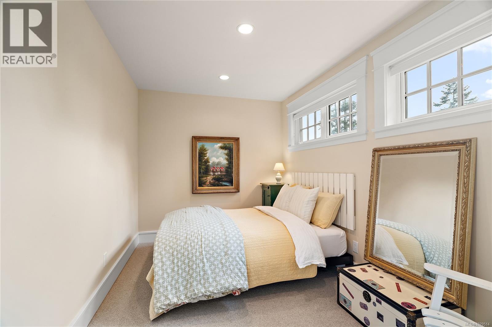  8401 Lochside Drive, Central Saanich