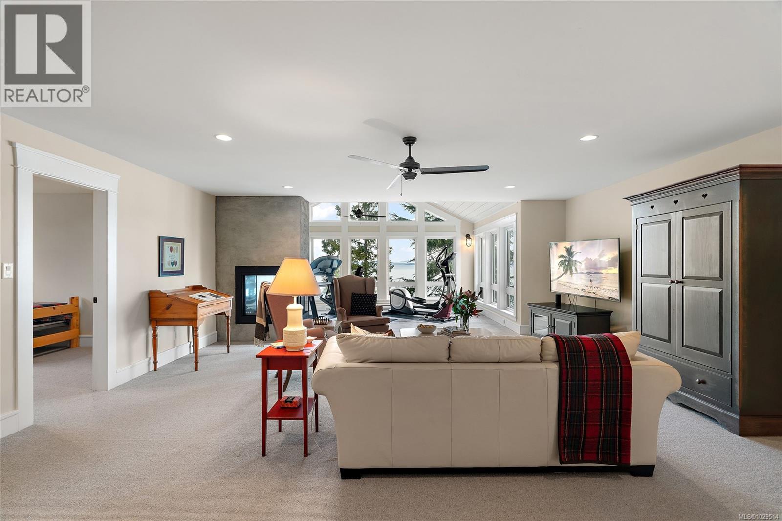  8401 Lochside Drive, Central Saanich