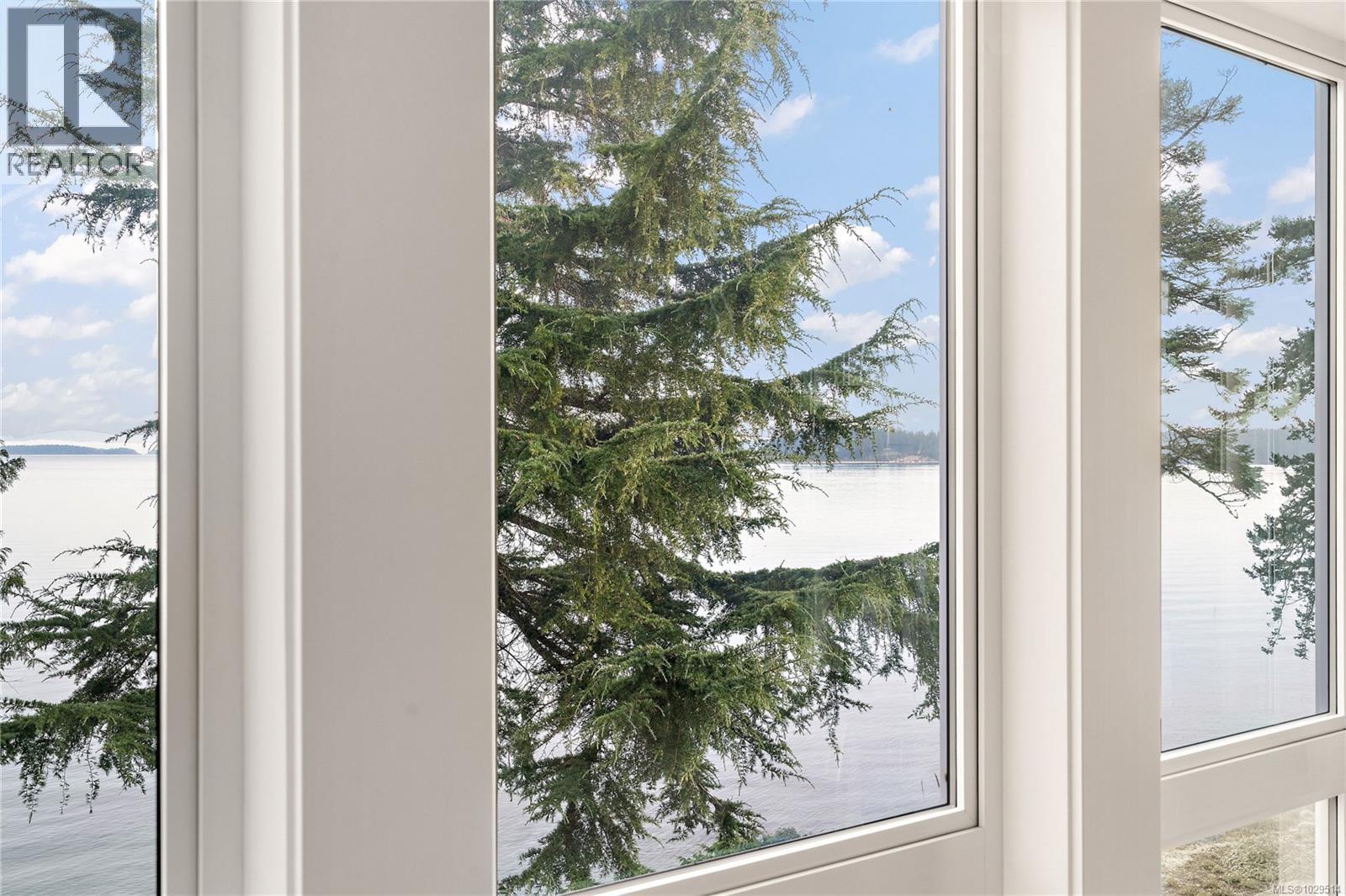  8401 Lochside Drive, Central Saanich