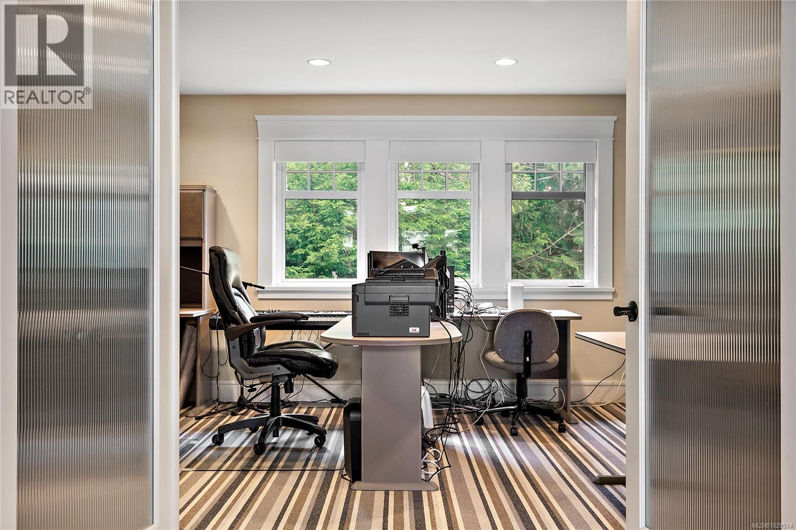  8401 Lochside Drive, Central Saanich