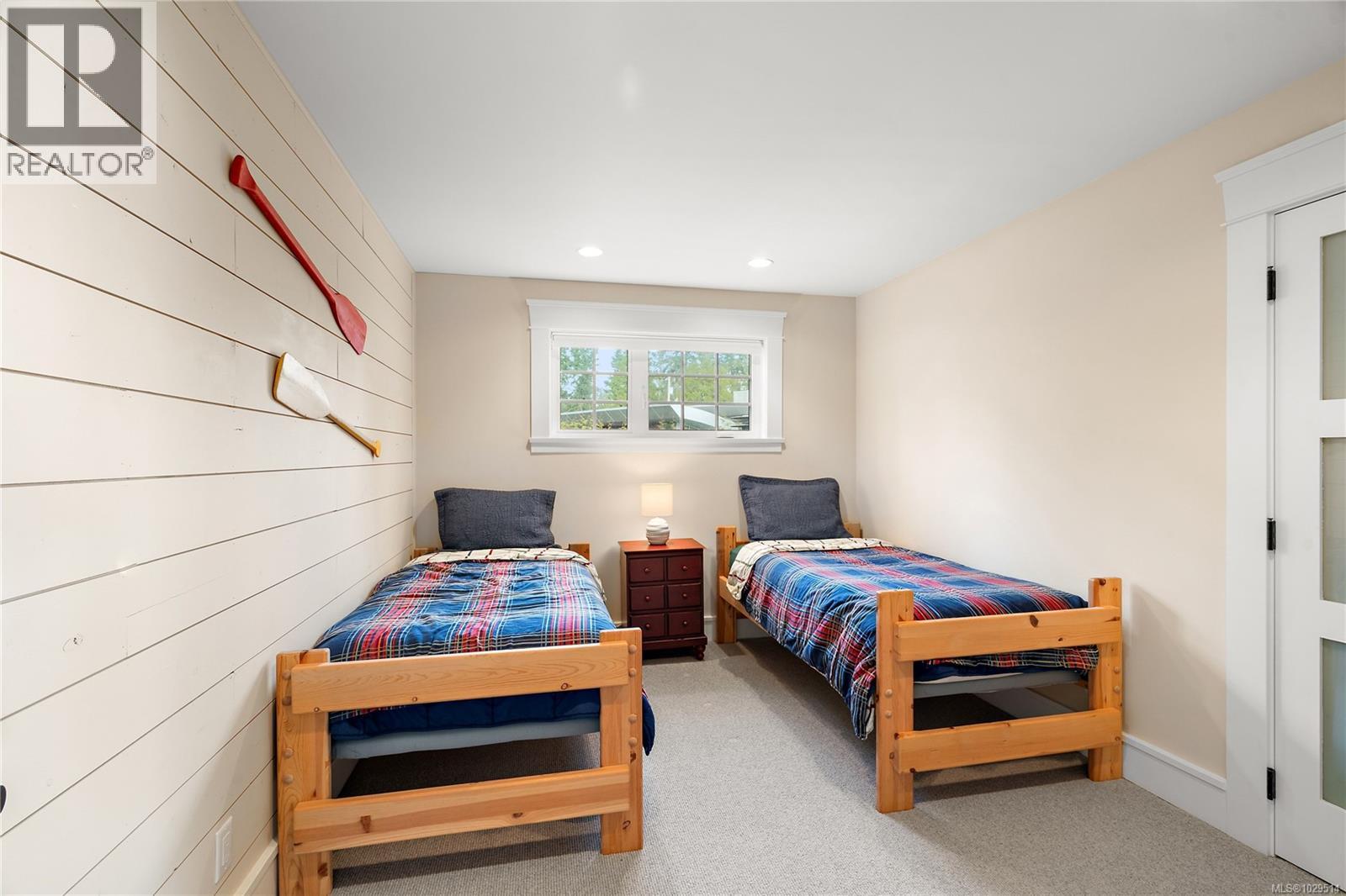  8401 Lochside Drive, Central Saanich