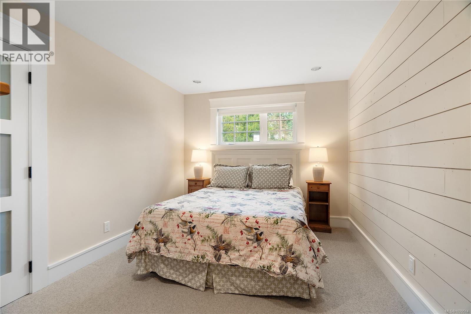 8401 Lochside Drive, Central Saanich