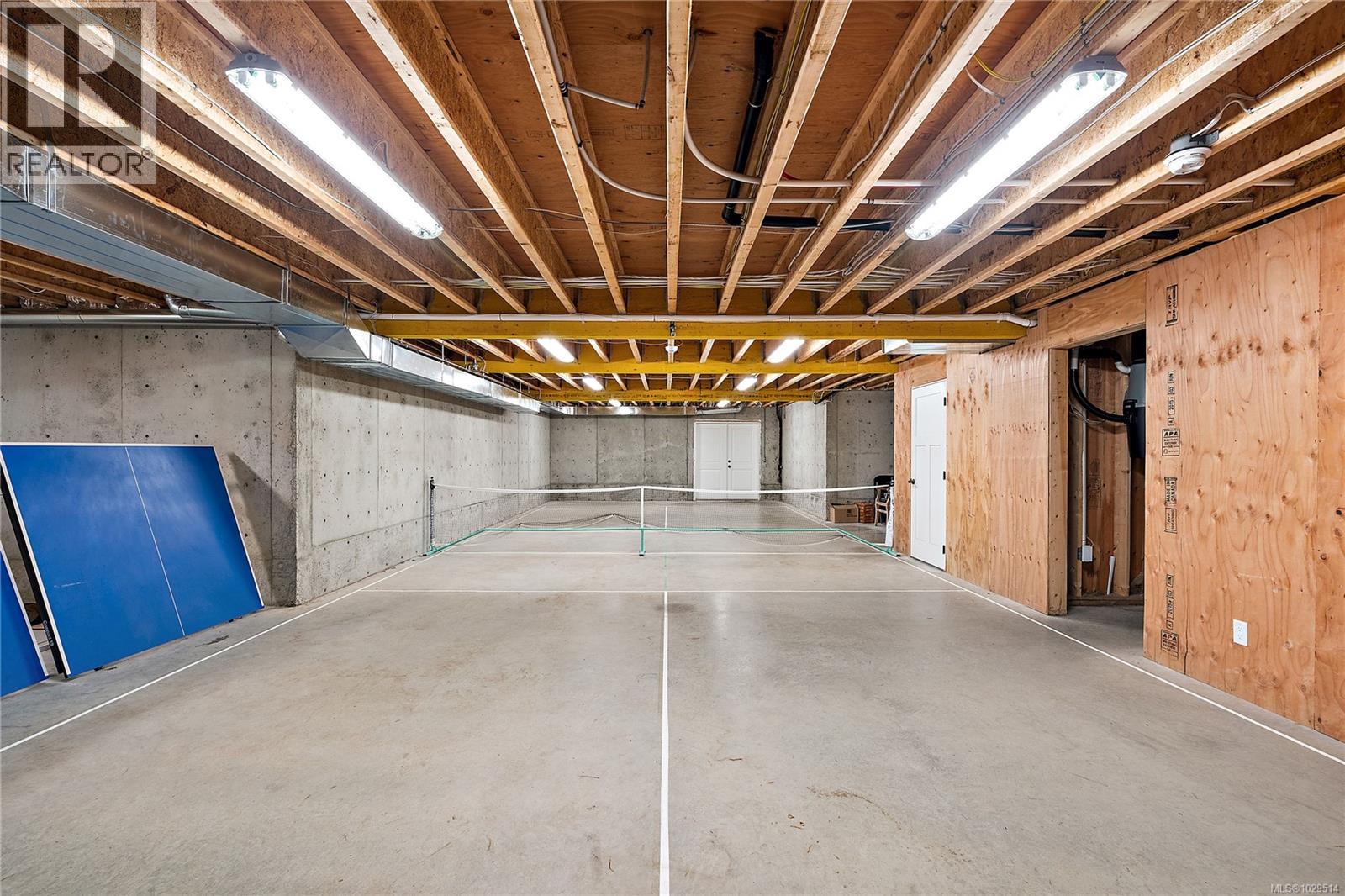  8401 Lochside Drive, Central Saanich