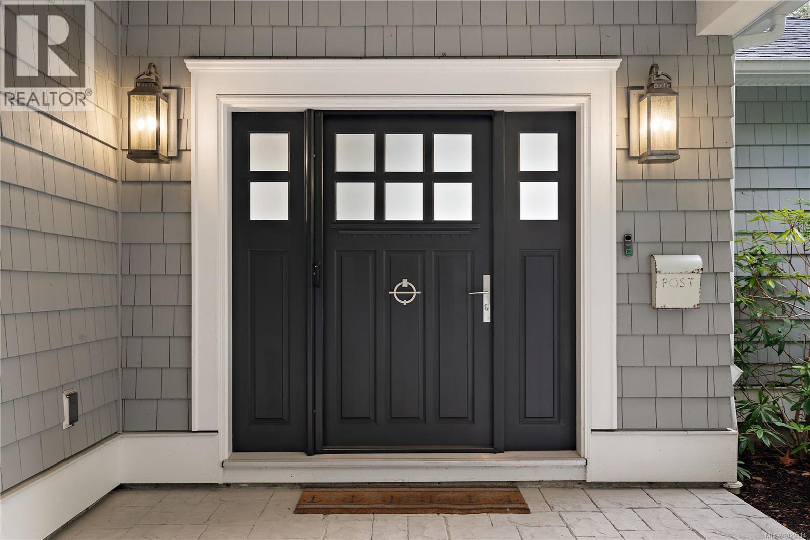  8401 Lochside Drive, Central Saanich