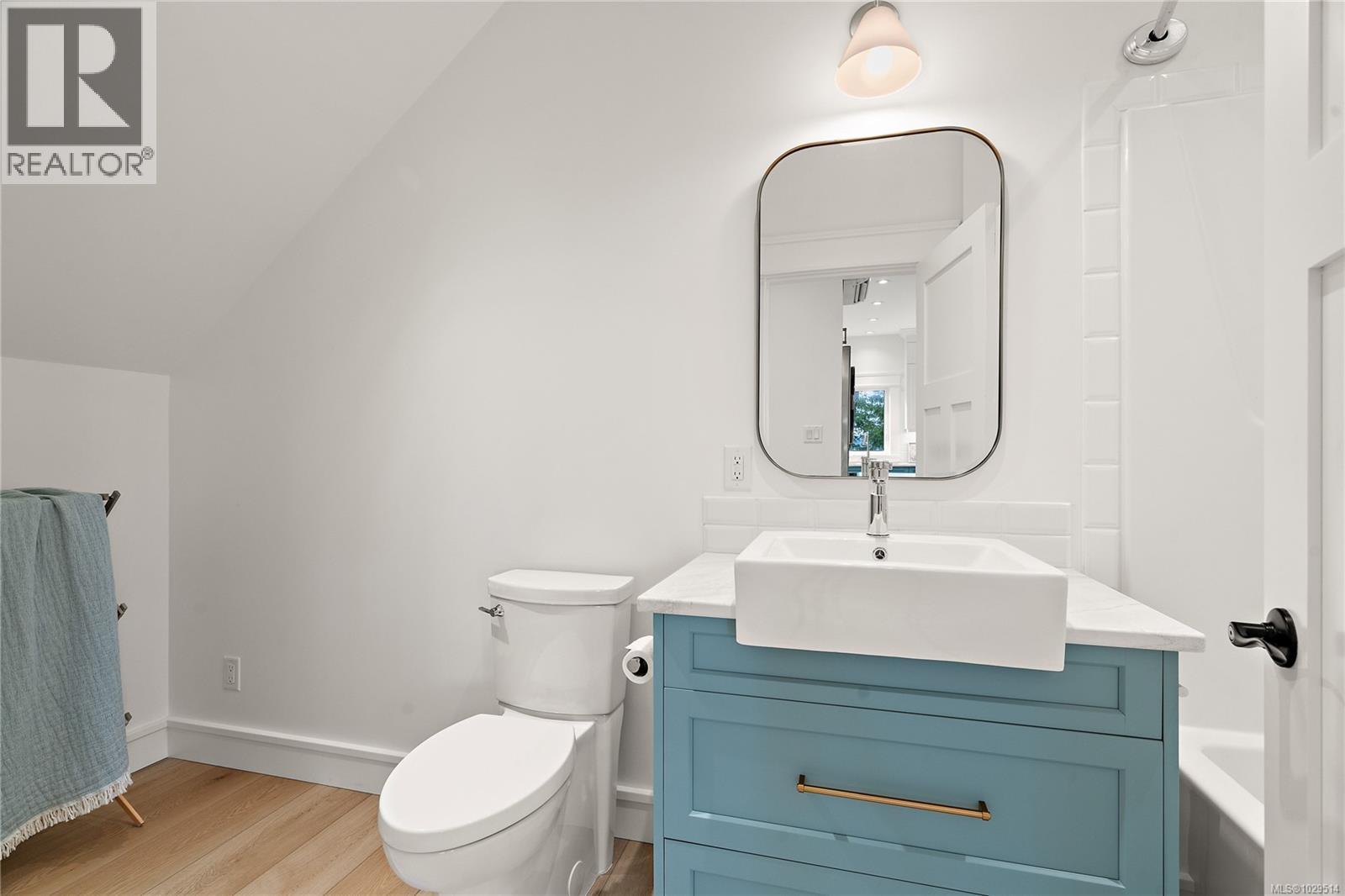  8401 Lochside Drive, Central Saanich