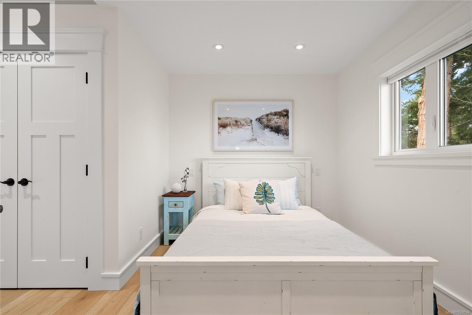  8401 Lochside Drive, Central Saanich