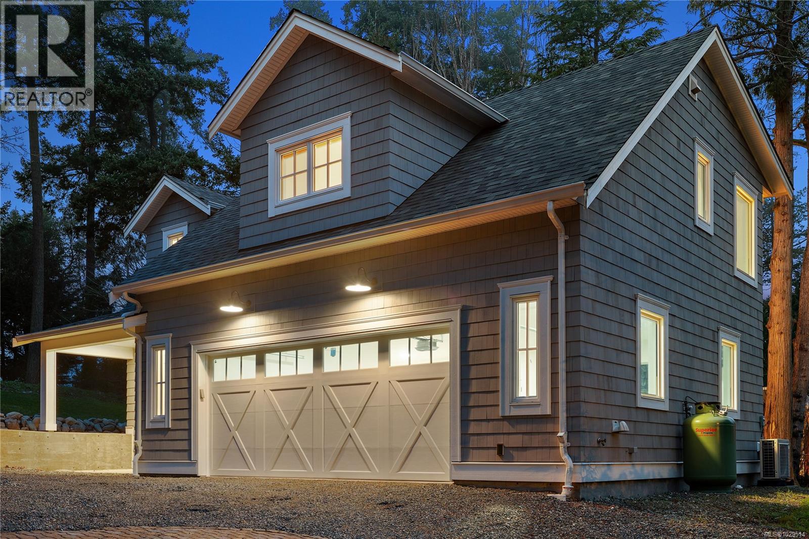  8401 Lochside Drive, Central Saanich