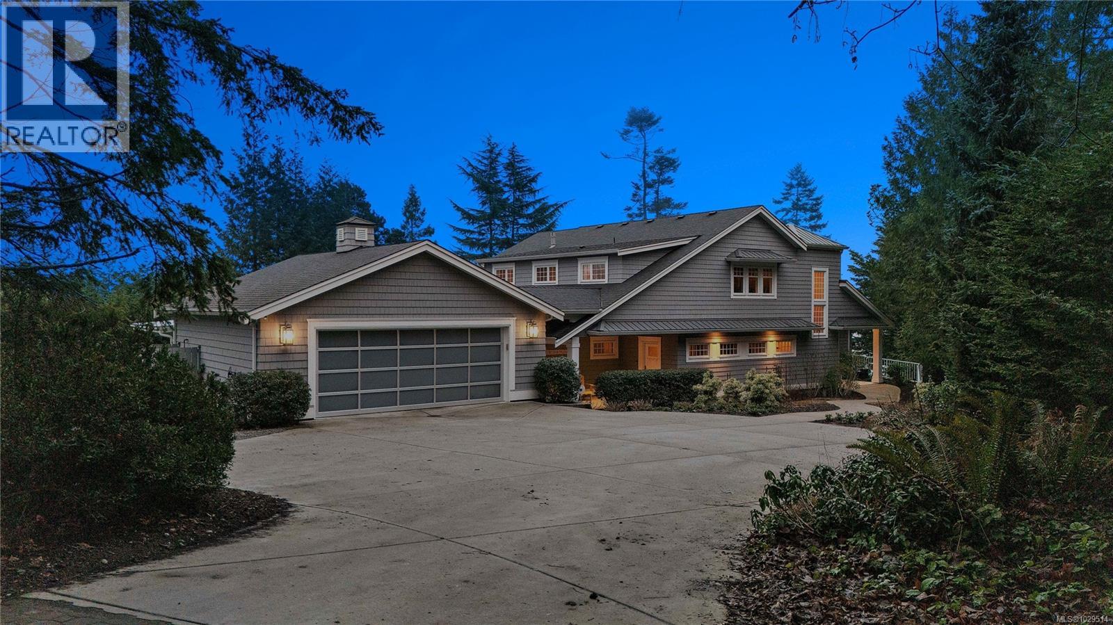  8401 Lochside Drive, Central Saanich