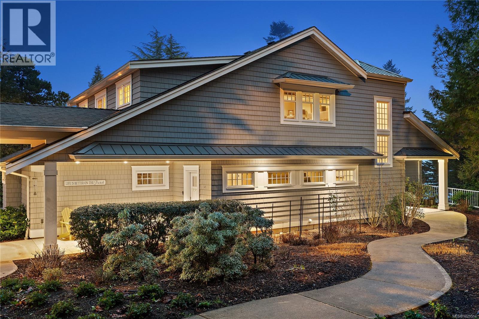  8401 Lochside Drive, Central Saanich