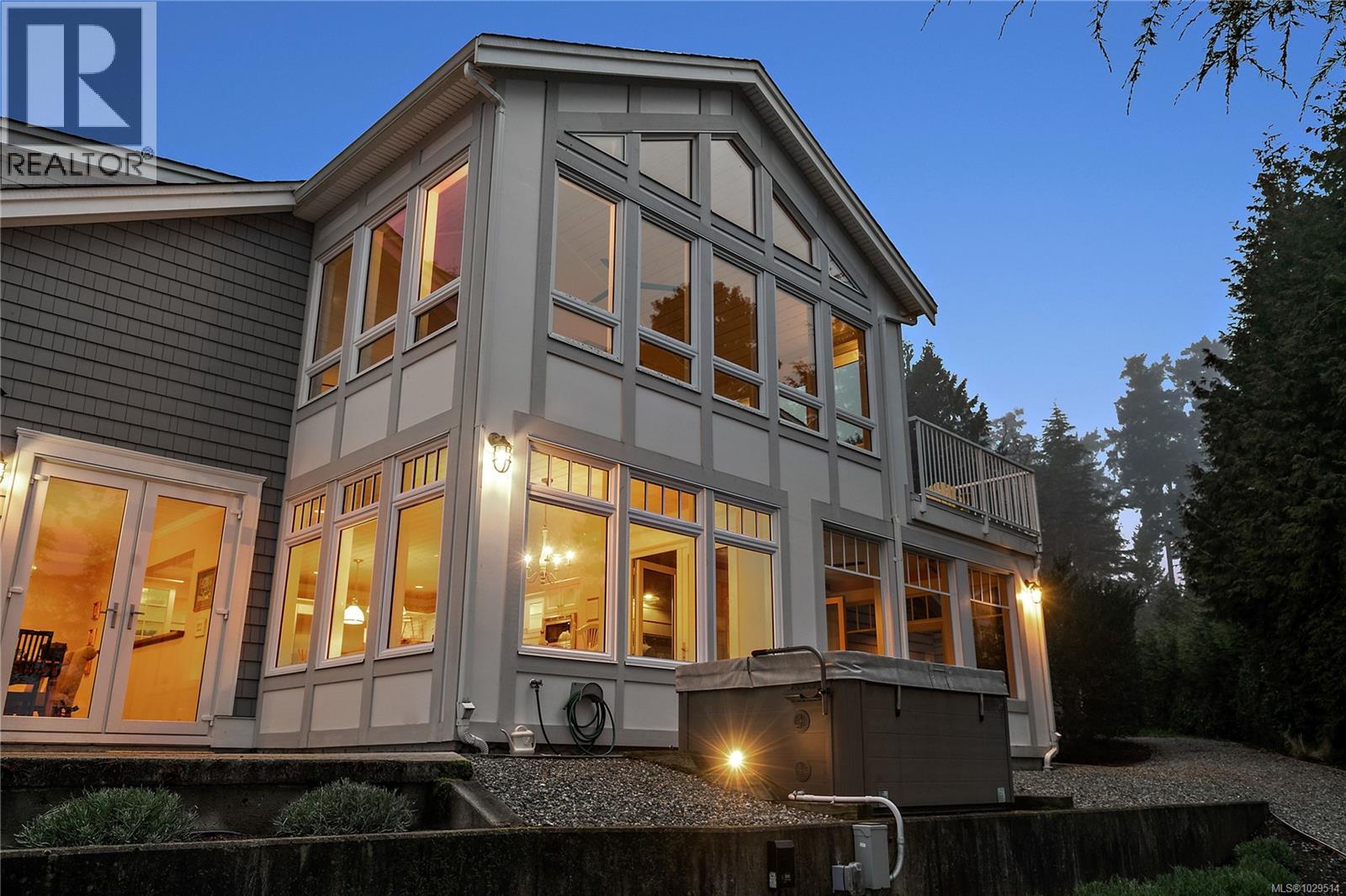  8401 Lochside Drive, Central Saanich