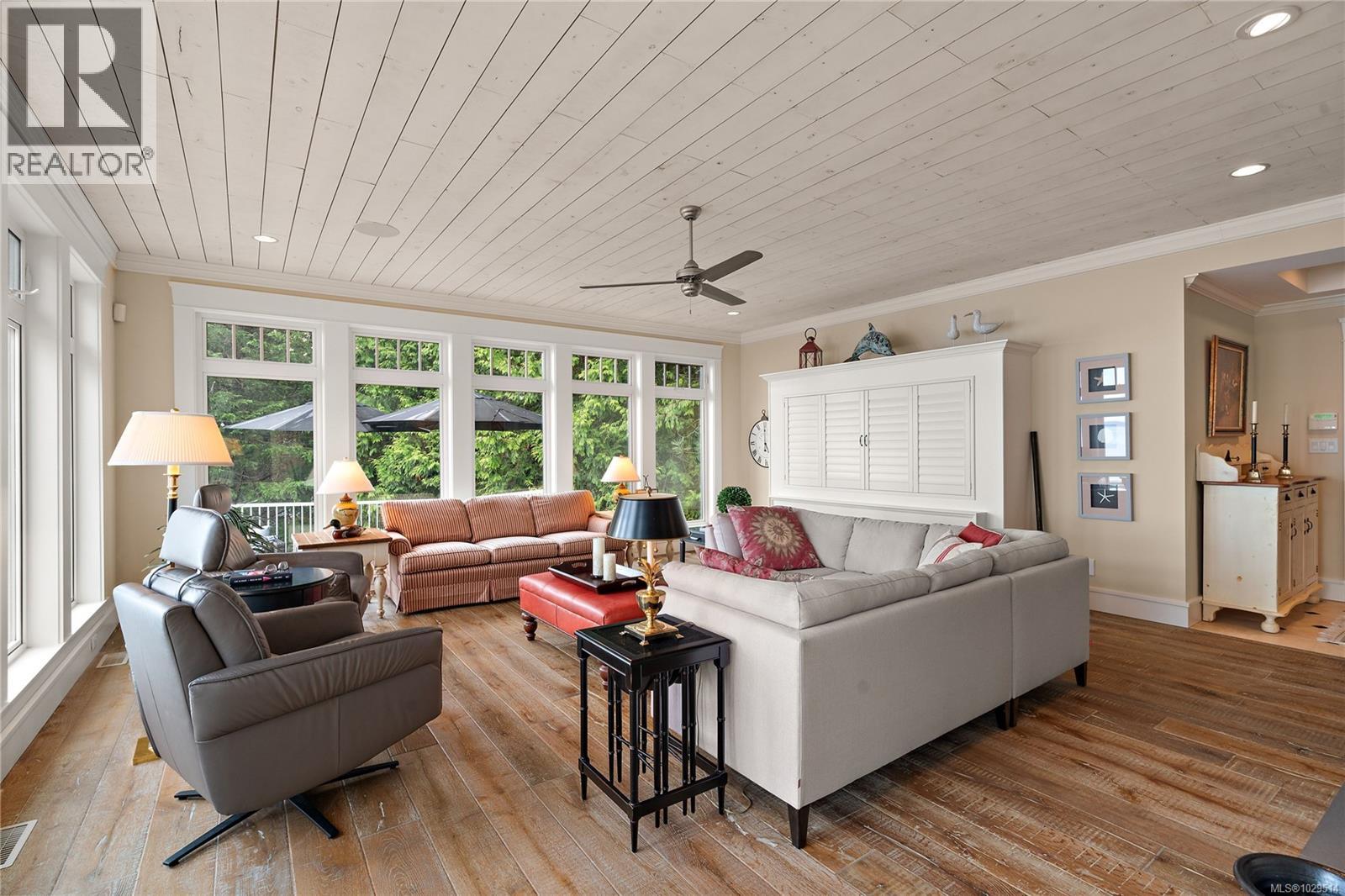  8401 Lochside Drive, Central Saanich