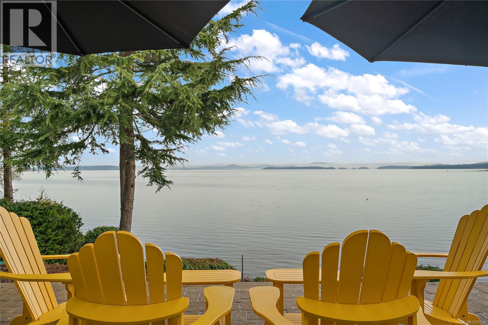  8401 Lochside Drive, Central Saanich