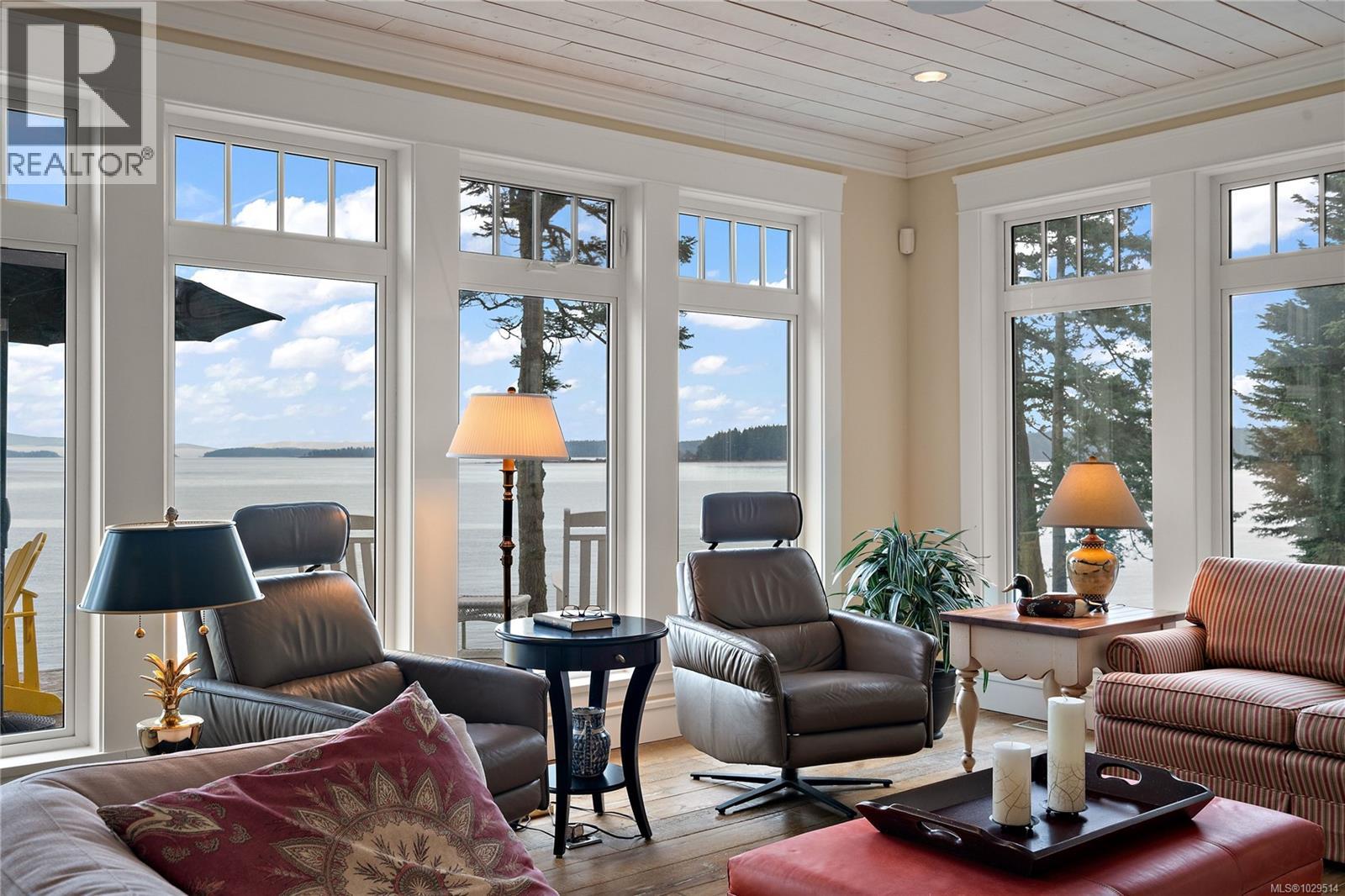  8401 Lochside Drive, Central Saanich