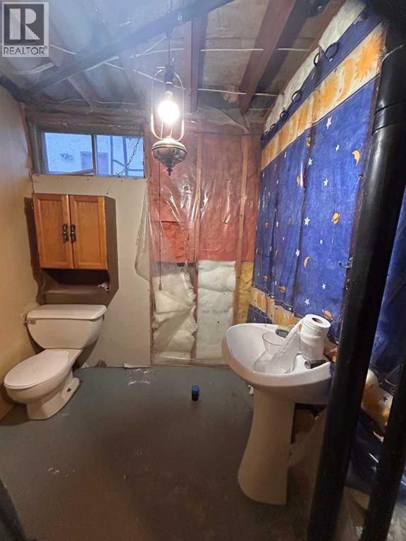 Single Family House Bungalow for Sale in   Avenue Victoria Park Camrose 