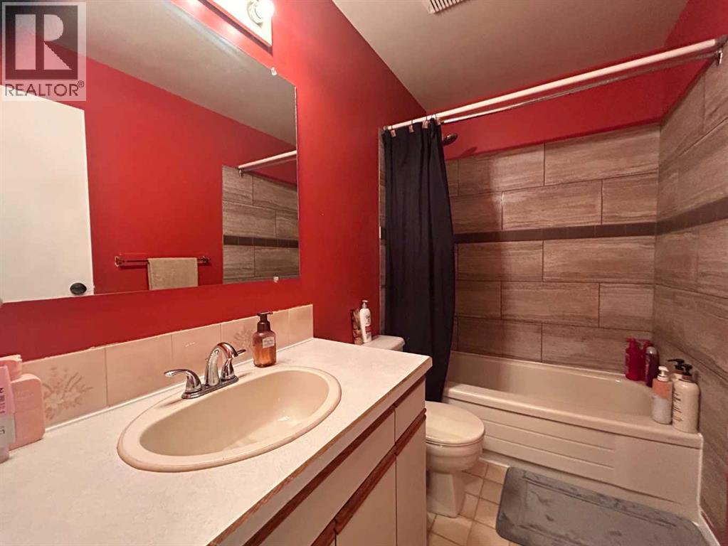 Single Family House Bungalow for Sale in   Avenue Victoria Park Camrose 