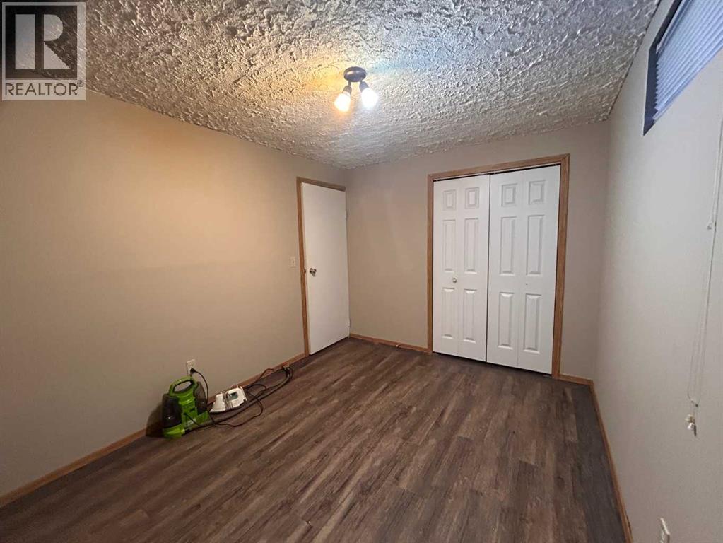 Single Family House Bungalow for Sale in   Avenue Victoria Park Camrose 