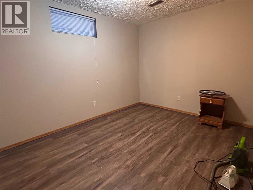 Single Family House Bungalow for Sale in   Avenue Victoria Park Camrose 