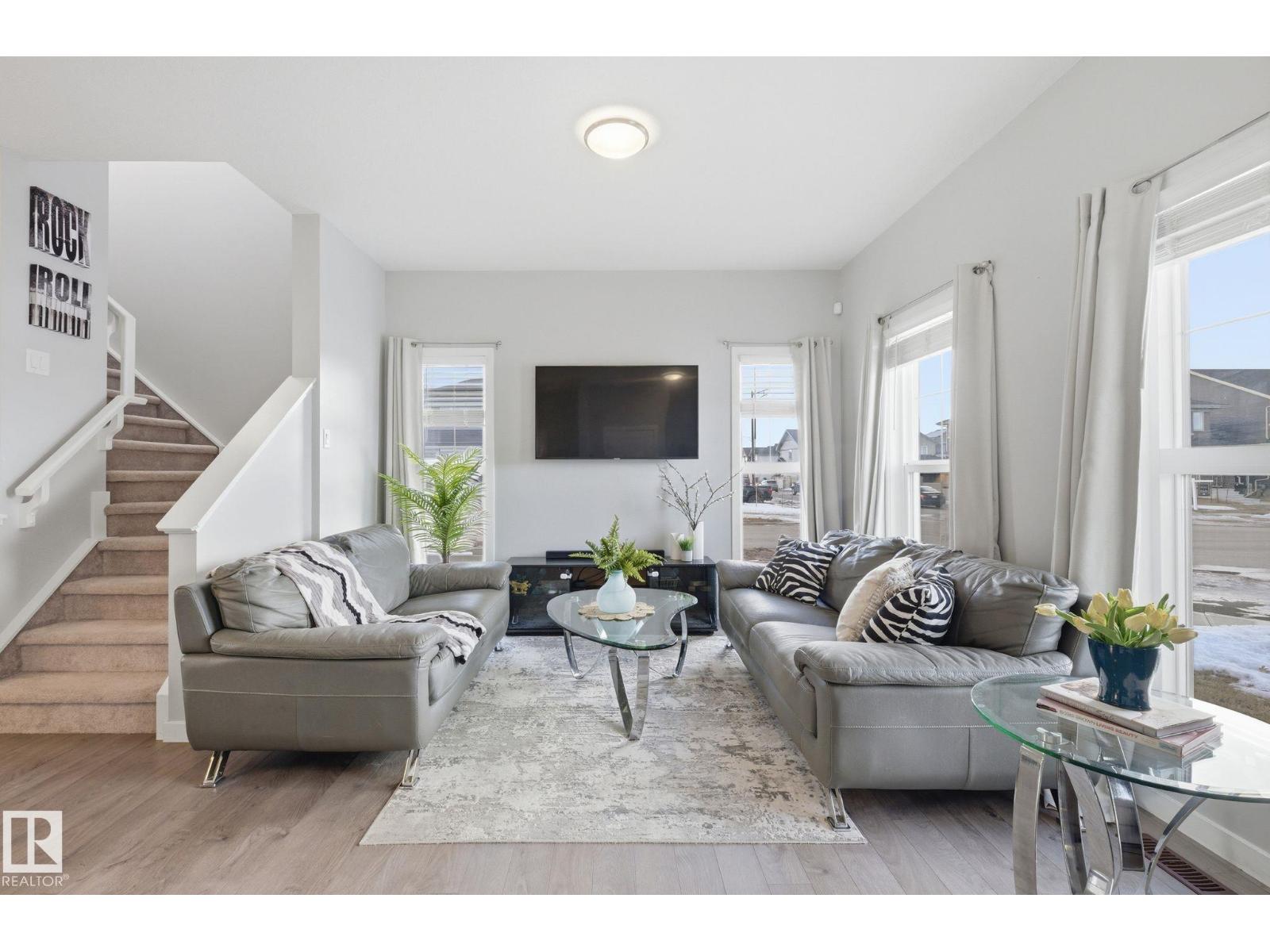 17498 76 ST NW NW - 1