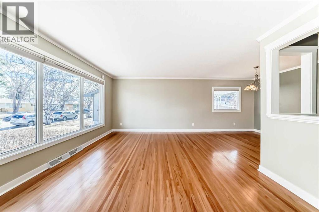 
          27 Gladeview Crescent Southwest
            <br/>
            <span>Calgary</span>
            , 
            <span>AB</span>
             <span>T3E4X7</span>
         - Photo 13