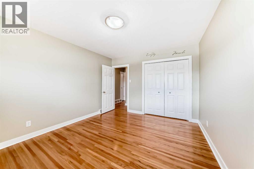 
          27 Gladeview Crescent Southwest
            <br/>
            <span>Calgary</span>
            , 
            <span>AB</span>
             <span>T3E4X7</span>
         - Photo 15