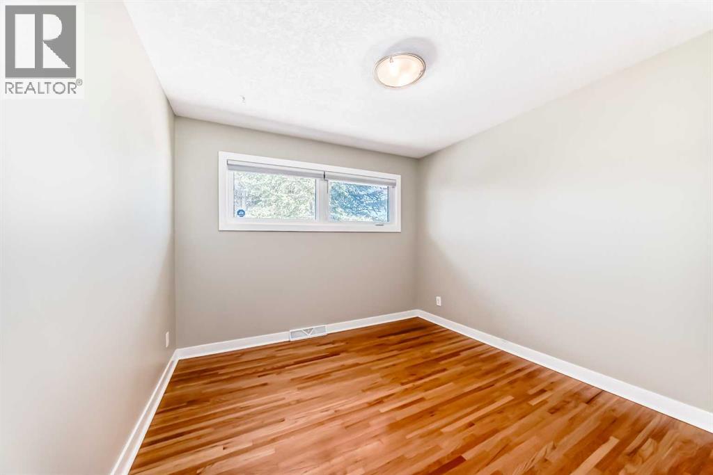 
          27 Gladeview Crescent Southwest
            <br/>
            <span>Calgary</span>
            , 
            <span>AB</span>
             <span>T3E4X7</span>
         - Photo 16